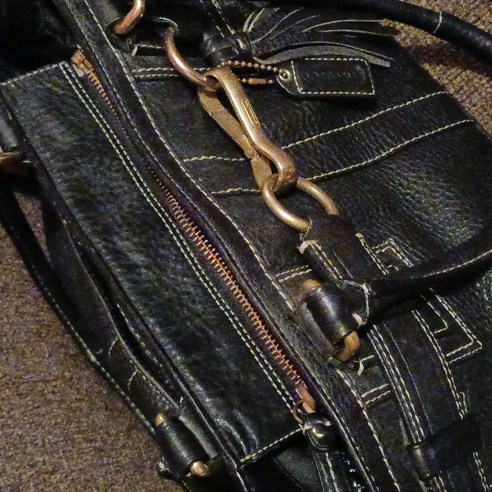 AUTHENTIC COACH Hampton Satchel & Wristlet - Picture 5 of 8